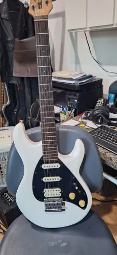 Guitarra Sterling Sub(licenciada Music Man)