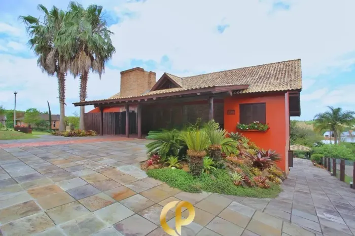 Casa mobiliada com vista panorâmica, piscina 5x12, campo de futebol e área de lazer comple