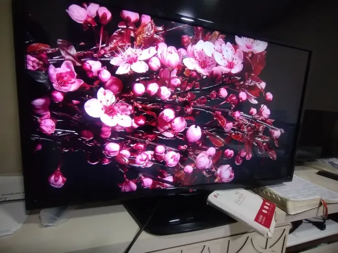 TV LG SMART 32 POLEGADAS PERFEITA