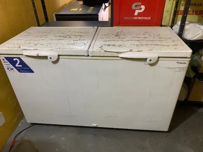 3 freezer seminovos (2 Esmaltec e 1 Fricon)