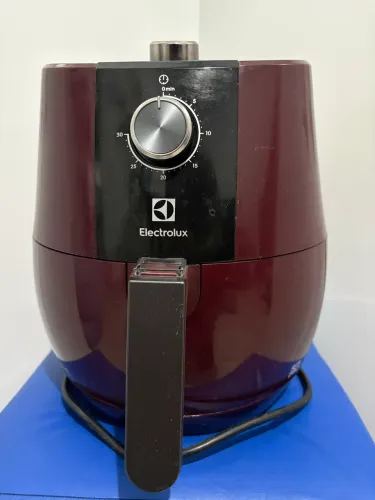 Air Fryer Electrolux Grand Efficient 4,5L EAF31 - Vermelha