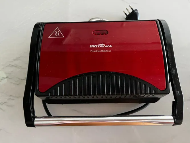 Sanduicheira Britânia Press Inox Redstone 220V