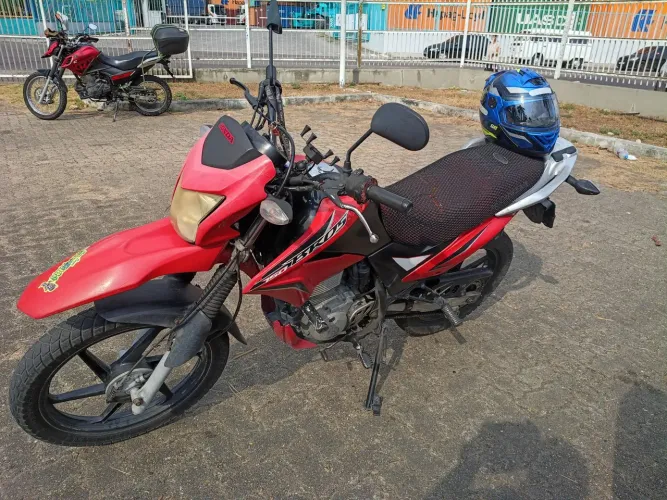 Vendo ou troco Broz 150 flex bem conservada e econômica.