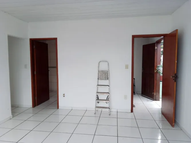 Alugo apartamento.
