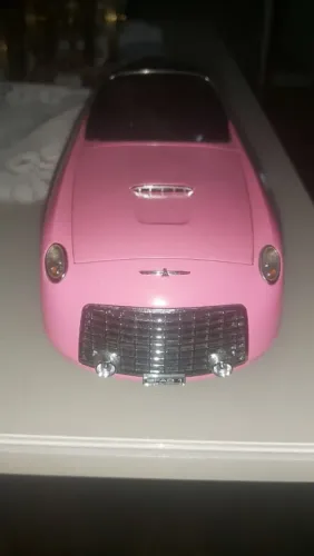 carro na escala 1/18 da penelope dos thunderbids