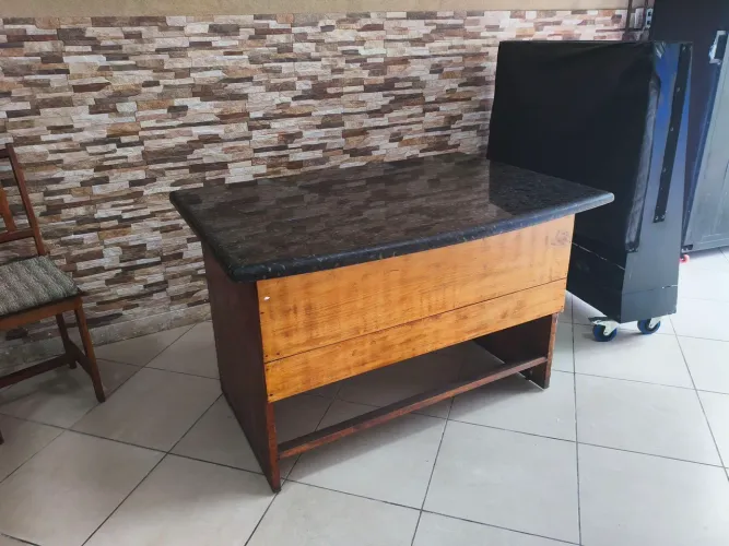 escrivania em Angelim com tampo de marmore verde oliva