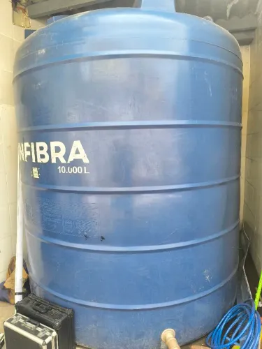Vende-se caixa de água seminosa