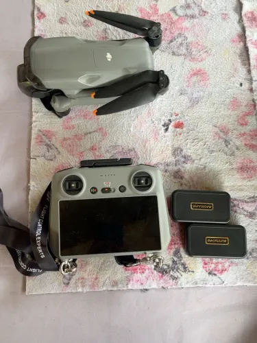 DJI Air 3 + RC 2 com Tela + 1 Bateria + Câmera Dupla | 24mm + 70mm 3x