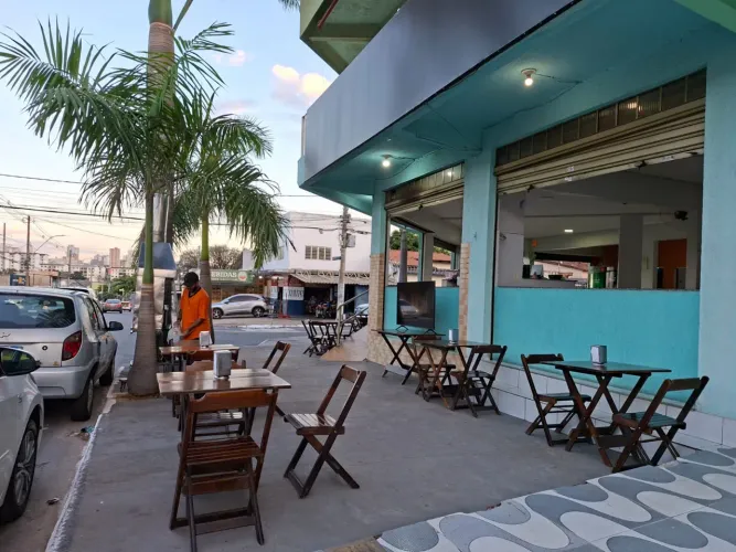 Vende - se restaurante e jantinha