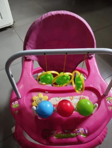 Andador menina