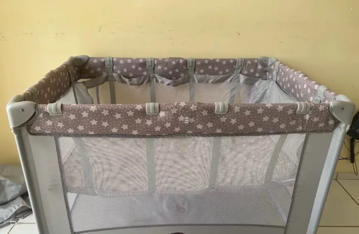 Berço portátil com colchão