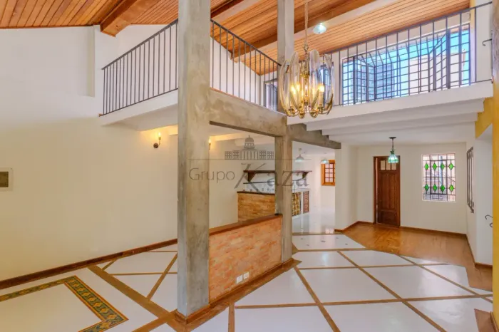 Casa de Vila - Pinheiros - 4 Dormitórios - 231m².