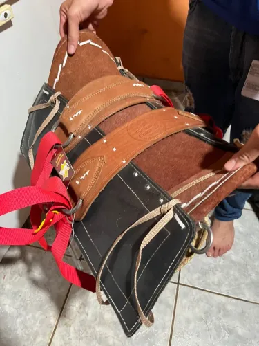 Vende-se sela para montaria completa