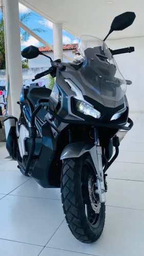 VENDO / TROCO ADV 150 MUITO NOVA 2023