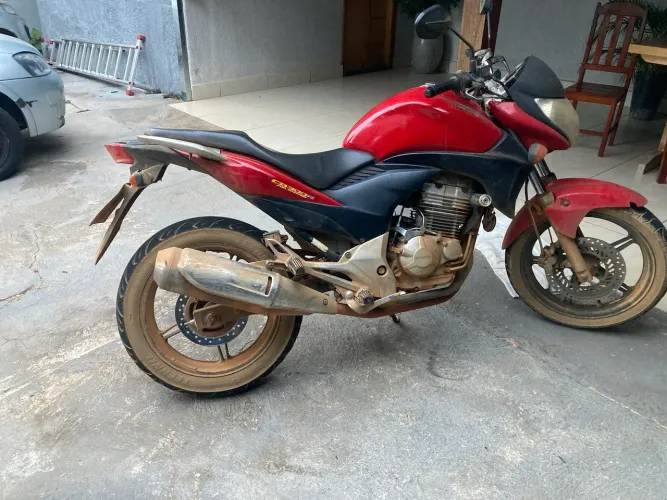 Vende-se CB300 gasolina 2012