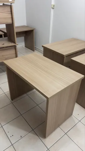 Escrivaninha em MDF 1,00 X 0,60m / Mesa para escritório ou estudos