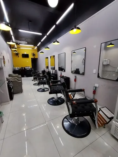 Barbearia em pleno funcionemento em Itaquera/ Vila Carmosina 60.000,00 aceito carro