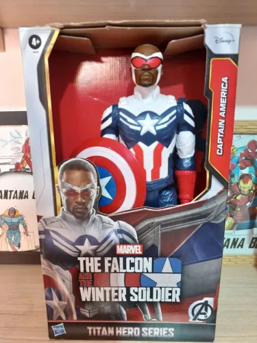 Falcão Capitão América 30cm original marca Hasbro 