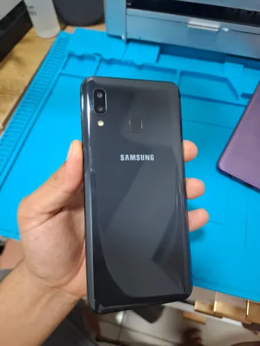 Samsung a20