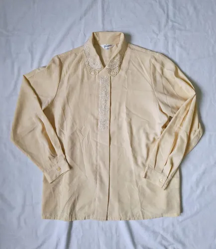 Camisa bordada bege