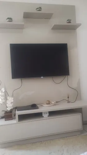 Vendo um rak com painel planejado bege