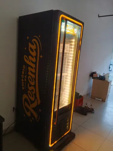 Cervejeira como nova (cabe 8 caixas de garrafa)