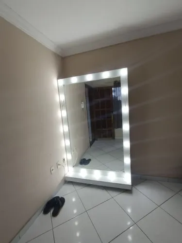 Espelho mega camarim 20 lâmpadas de led e rodas de silicone 2mt por 1,40mt