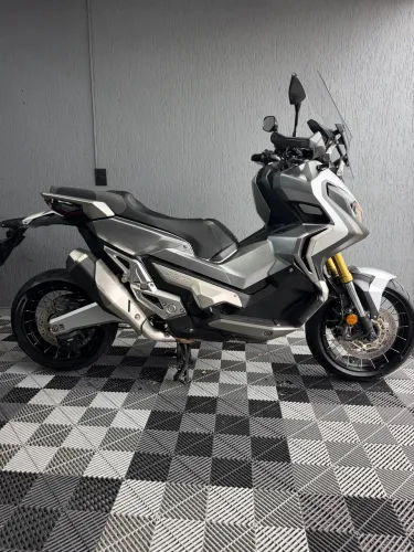 X adv 750