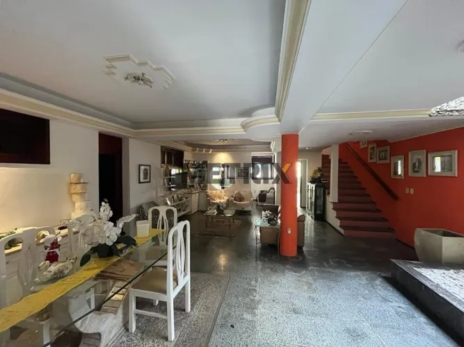 Casa de 650 m² com 6 dormitórios à venda por R$ 1.900.000 - Cidade dos Funcionários - Fort