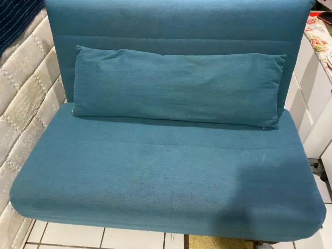 Vendo sofá-cama bom estado 250$ bairro trindade largura 1,25 por 1,91 comprimento