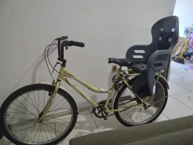 Bicicleta com cadeirinha na garupa