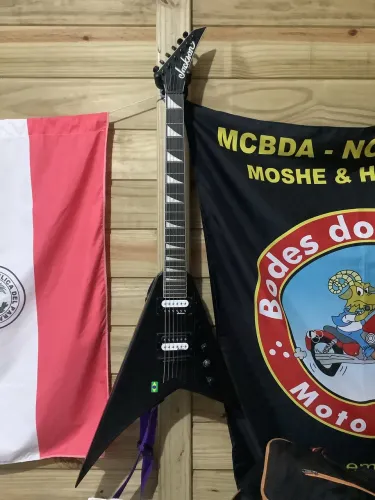 Guitarra Jackson Flying V
