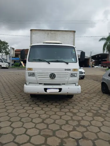Caminhão Volkswagen 8150 baú