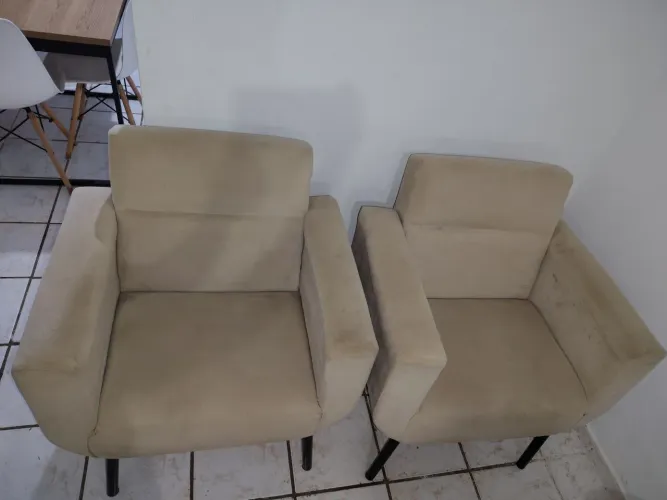 VENDO DUAS POLTRONAS MUITO BOAS 