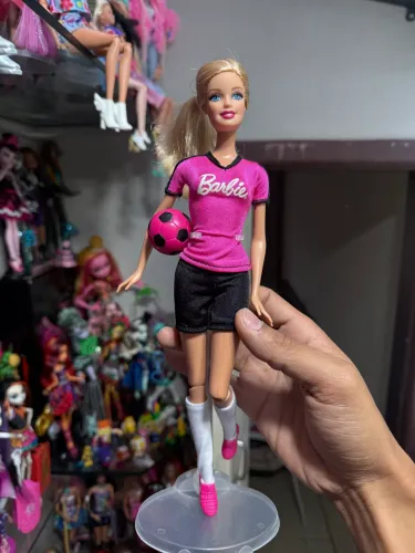 Boneca barbie quero ser jogadora de futebol