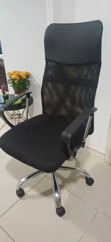 Vendo cadeira de escritorio presidende