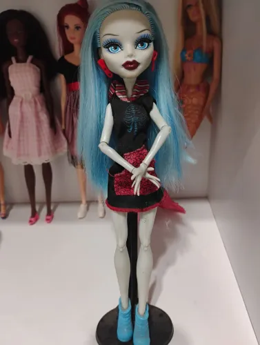 Boneca Monster High mais suporte 