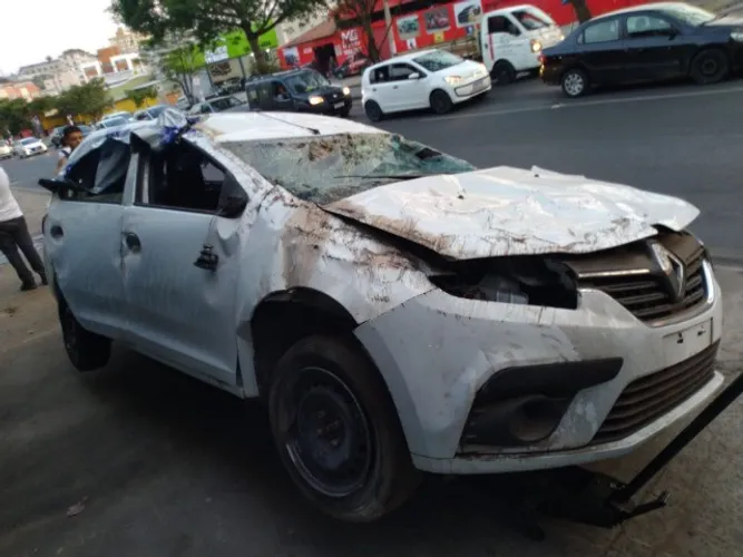 Sucata para venda de peças Renault / Logan LIFE 1.0 MT 2020/2021