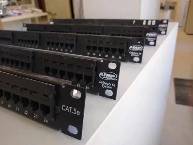 Patch Panel 24 portas, CAT 5e, Multitoc e AMP