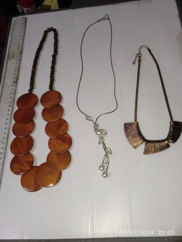 Colares, três peças de ótima qualidade. Kit com 3
