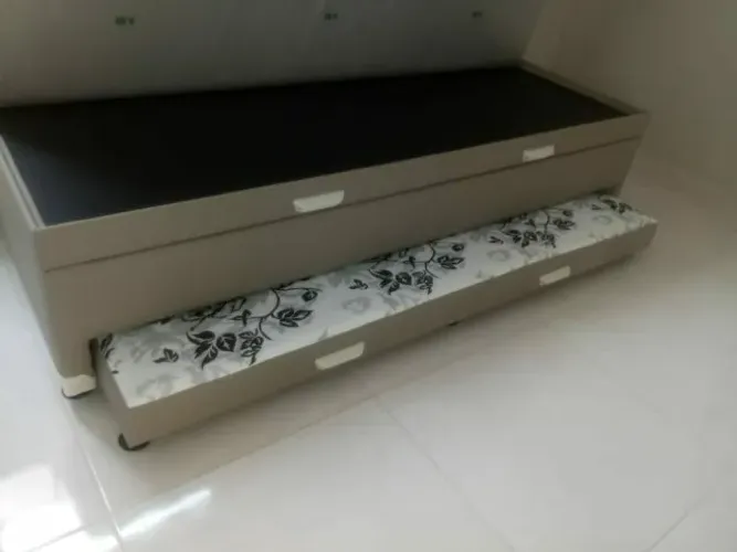 Cama-baú solteiro com auxiliar, estrutura em madeira, fabricação em várias cores e tecidos