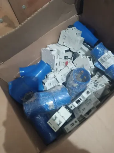 Disjuntores e materiais de elétrica 