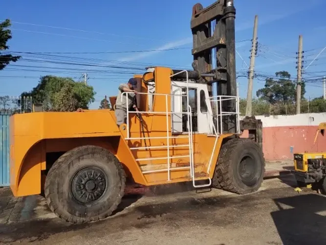 Empilhadeira 37 Toneladas