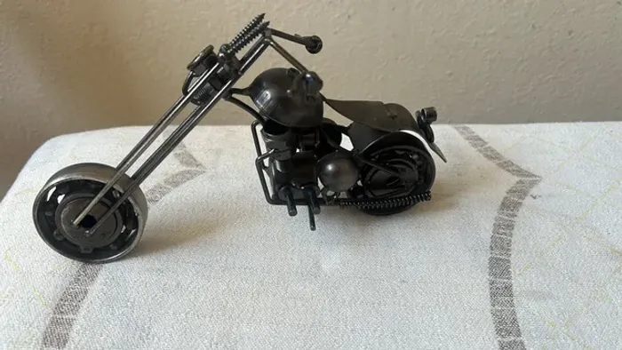 Miniatura de Moto Artesanal de Ferro