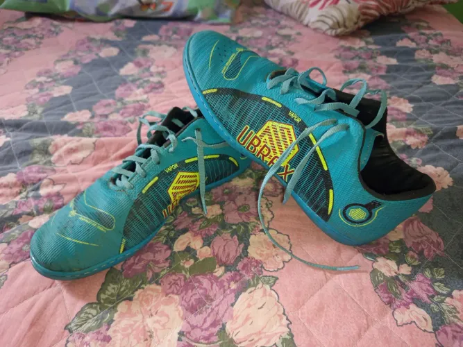 Chuteira ubrax futsal leia a descrição