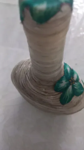 Vaso Decorativo Artesanal com Detalhe Floral