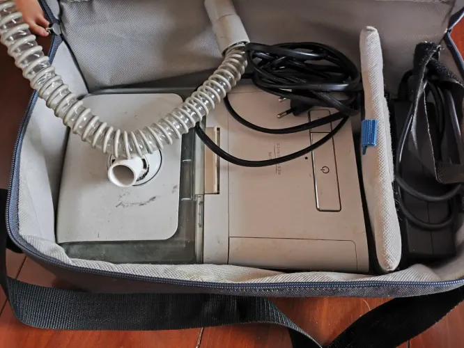 Aparelho respiratório CPAP Philips Respironics System One, em ótimo estado de conservação.