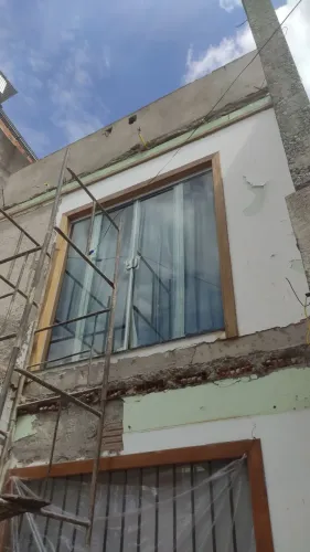 Vende-se porta e janela