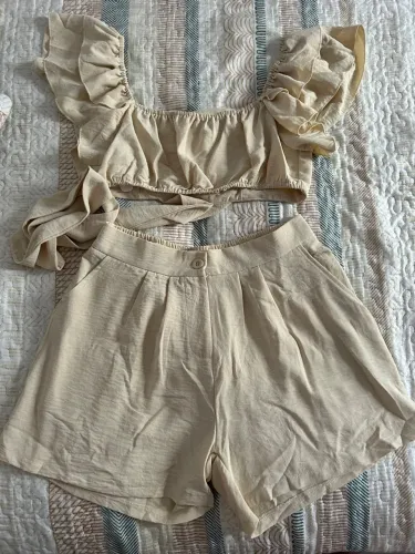 Conjunto cropped e shorts de linho bege