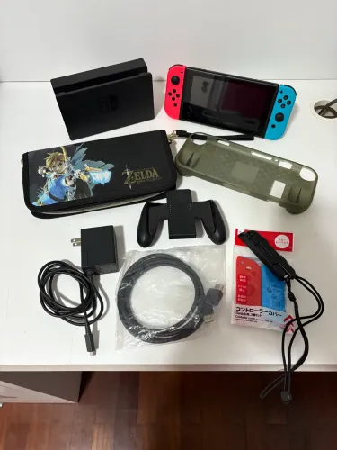 Nintendo Switch + capa + case de transporte 